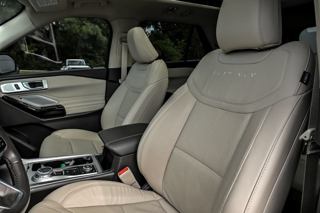Certified 2023 Ford Explorer Platinum w/ Technology Package AWD/4WD image 13