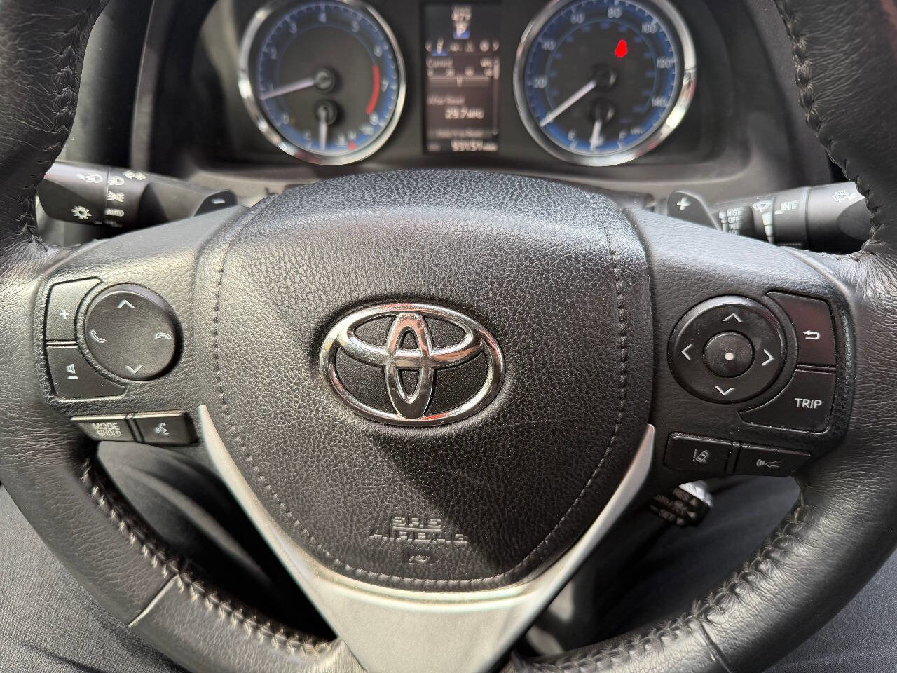 Used 2017 Toyota Corolla SE w/ Carpet Mat Package (TMS) image 17