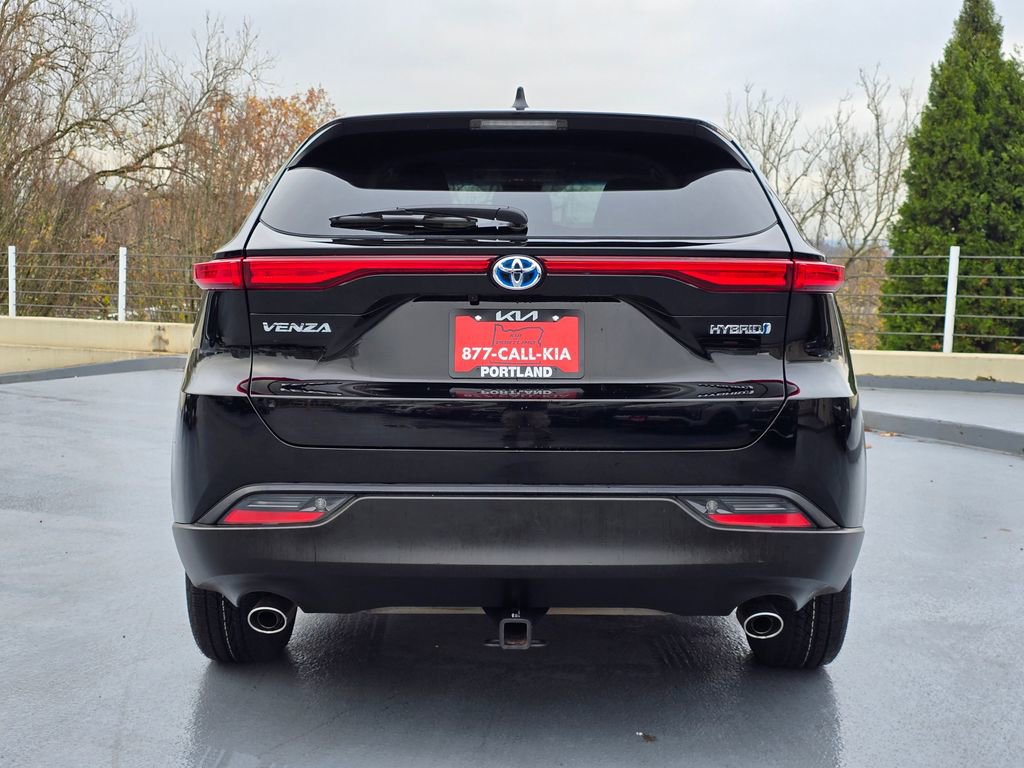 Used 2022 Toyota Venza LE image 4