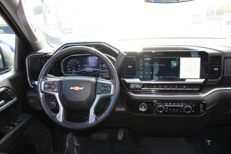 Used 2022 Chevrolet Silverado 1500 LT image 12