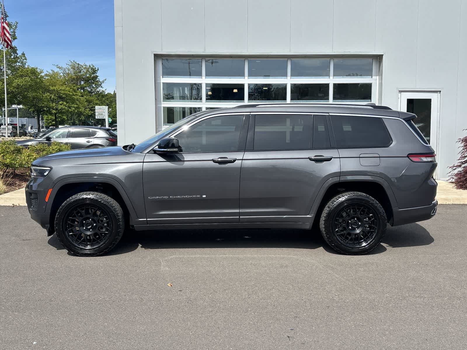 Certified 2021 Jeep Grand Cherokee L Overland w/ Luxury Tech Group IV AWD/4WD image 2