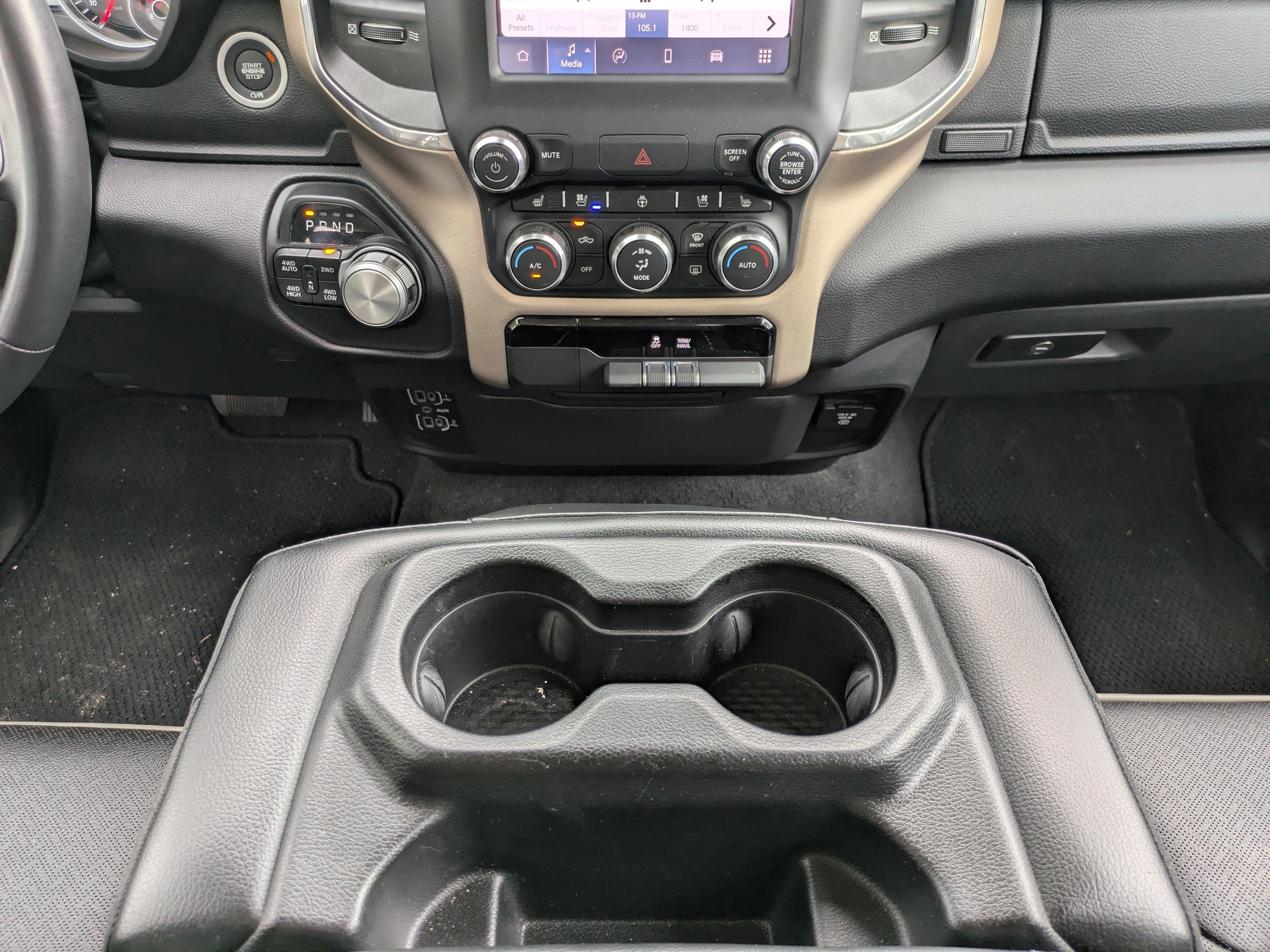 Used 2022 RAM 1500 Laramie AWD/4WD image 17