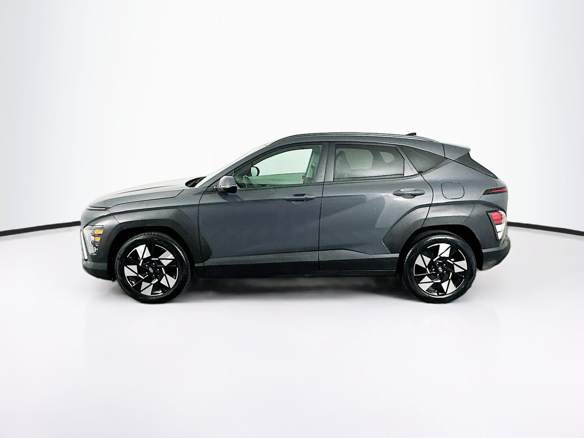 Used 2024 Hyundai Kona SEL FWD image 4