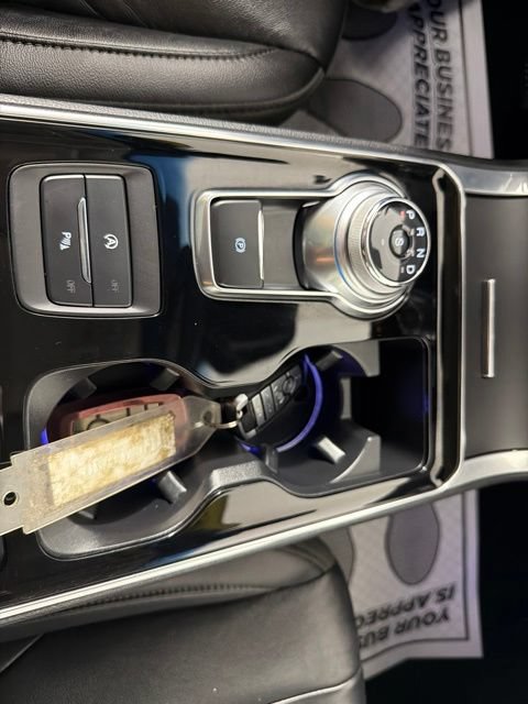 Used 2020 Ford Edge Titanium w/ Class II Trailer Tow Package AWD/4WD image 24