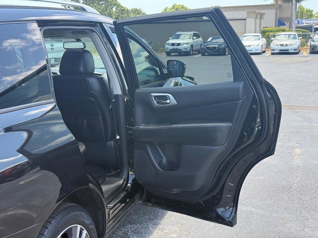 Used 2017 Nissan Pathfinder Platinum w/ Cargo Package image 19