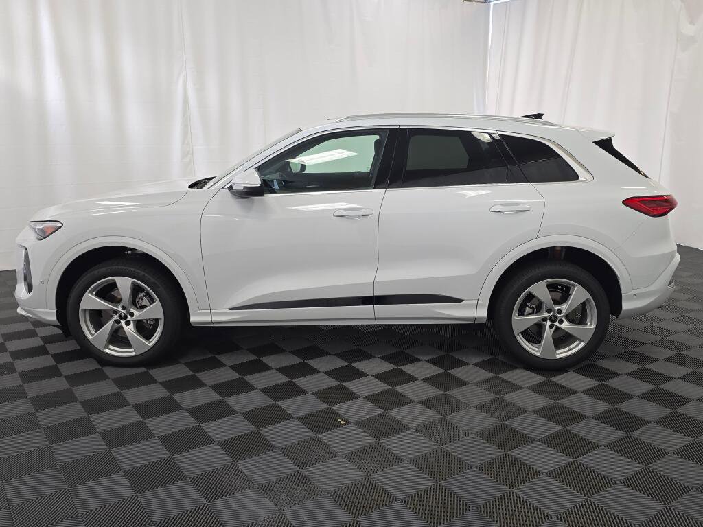 New 2025 Audi Q5 Premium Plus image 2