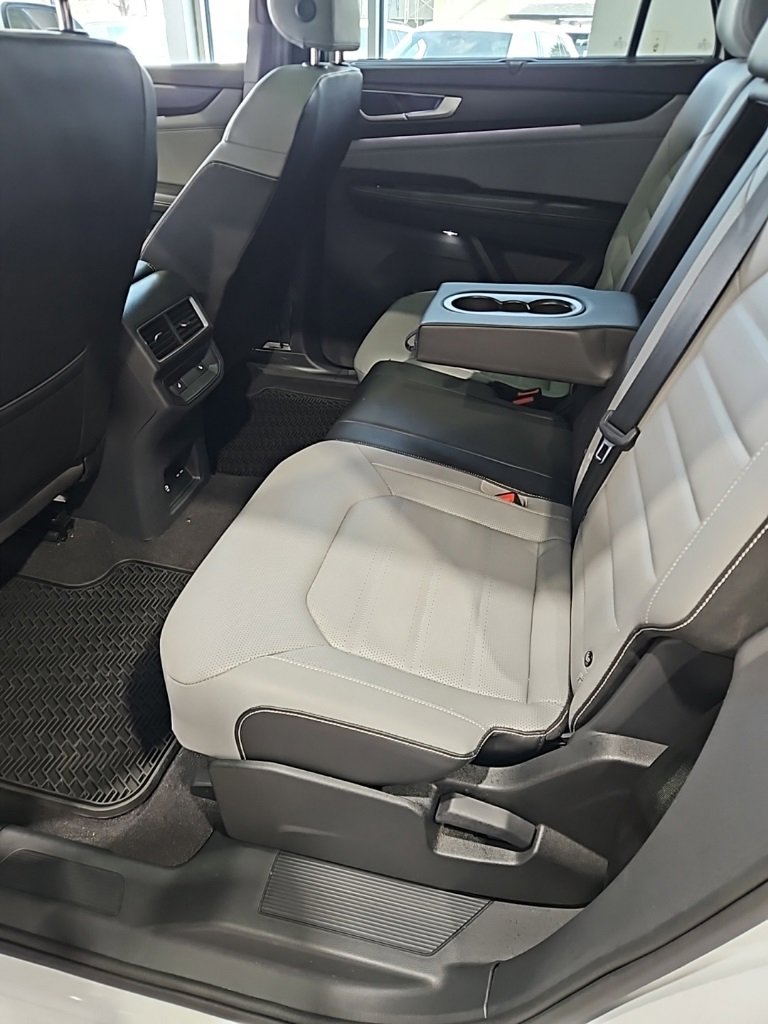 Used 2024 Volkswagen Atlas Cross Sport SEL R-Line image 23