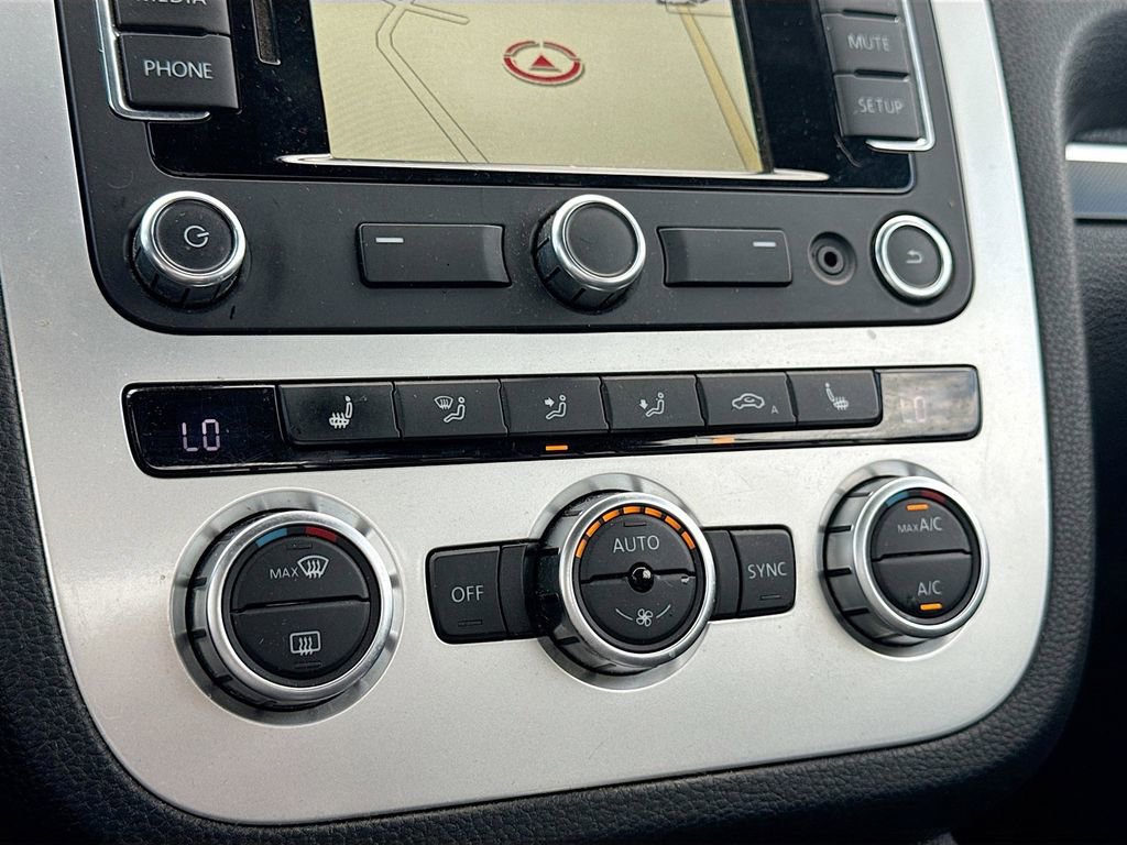 Used 2014 Volkswagen Eos w/ Sport Package FWD image 15