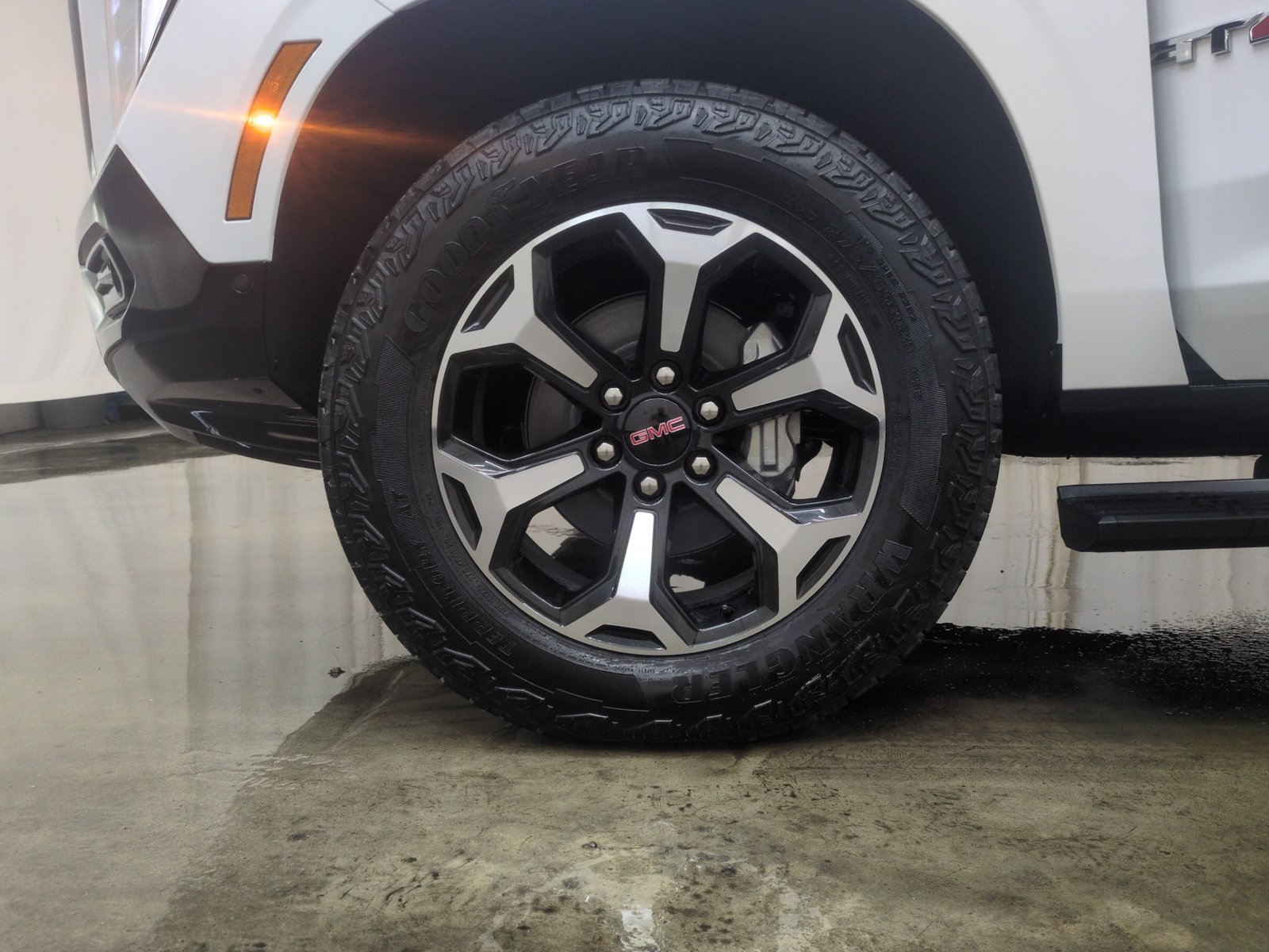 New 2026 GMC Yukon AT4 w/ AT4 Premium Package AWD/4WD image 26