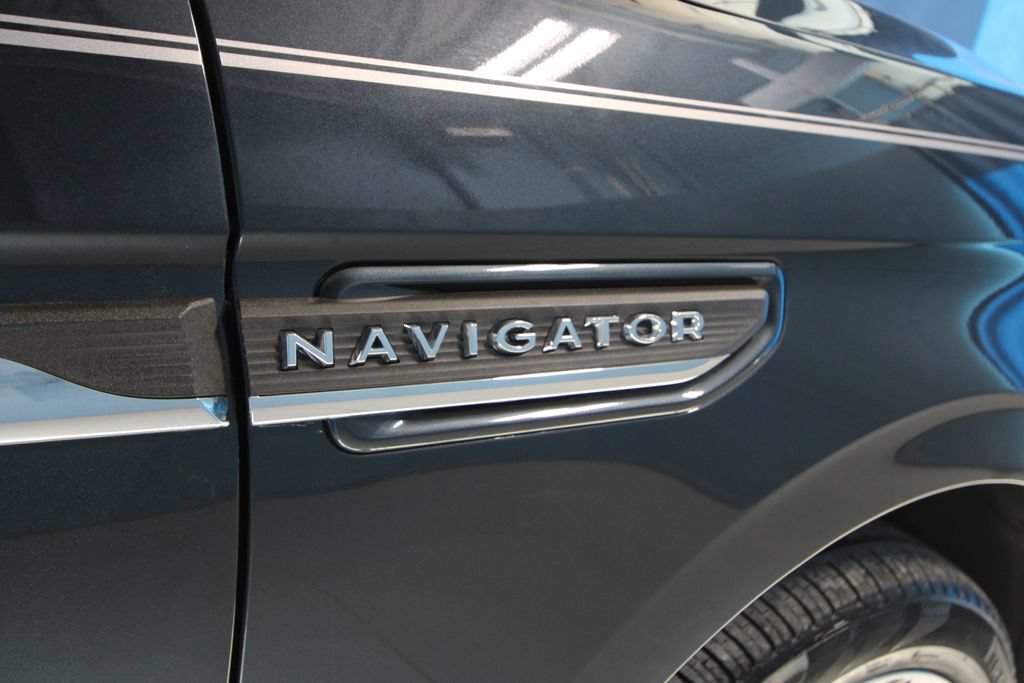 Used 2024 Lincoln Navigator L Reserve AWD/4WD image 39