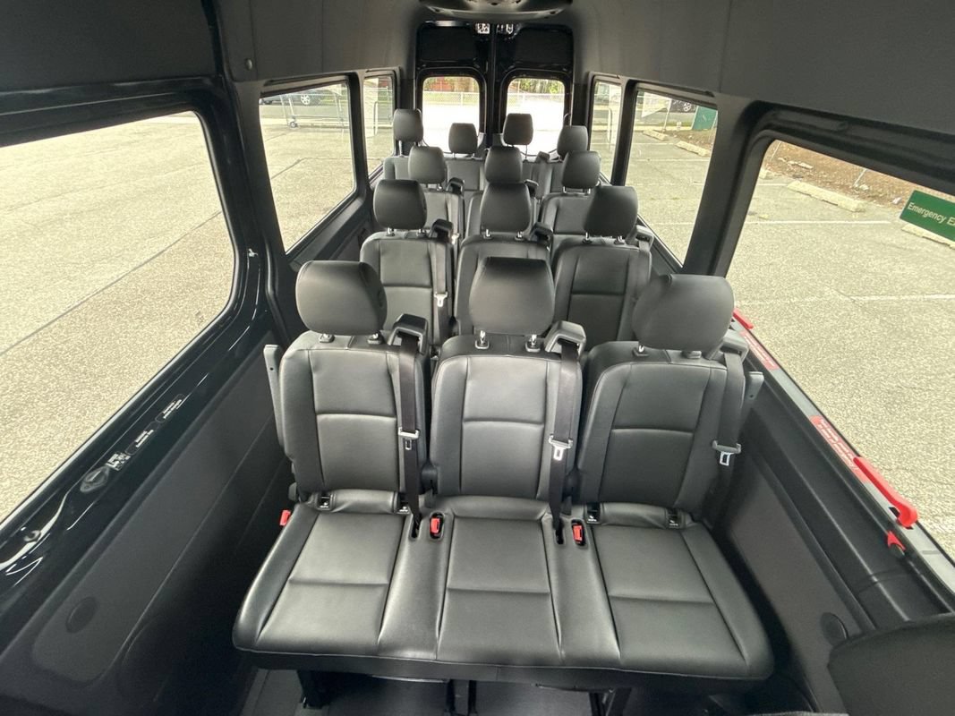 Used 2023 Mercedes-Benz Sprinter 2500 image 28