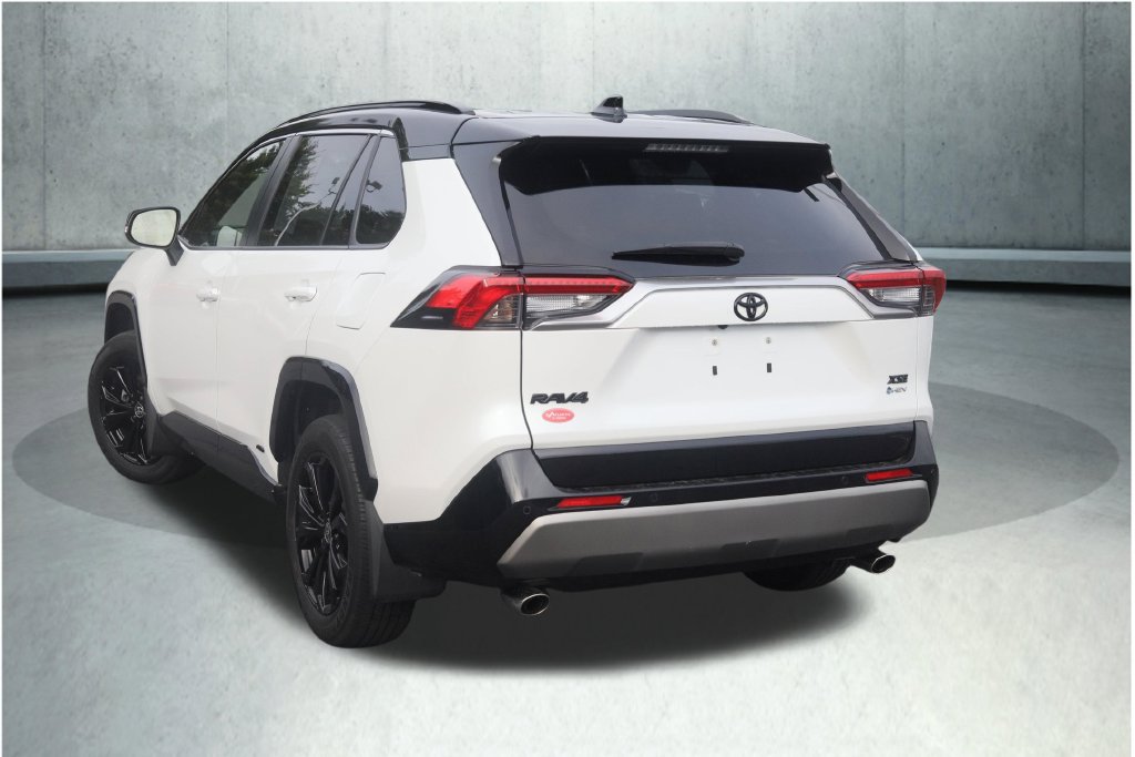 Used 2025 Toyota RAV4 XSE w/ Advanced Technology Package AWD/4WD image 32