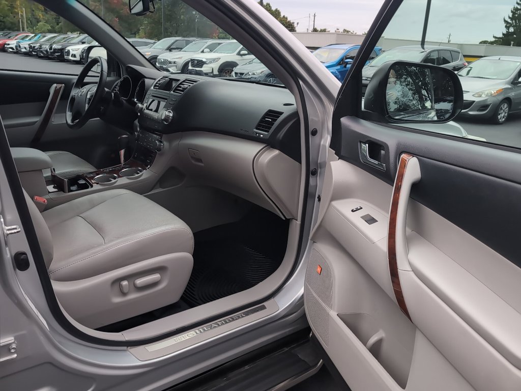 Used 2012 Toyota Highlander Limited w/ Tow Pkg AWD/4WD image 7