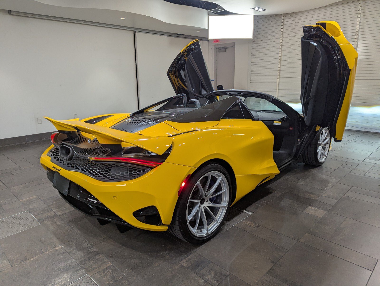 New 2026 McLaren 750S Spider RWD image 27