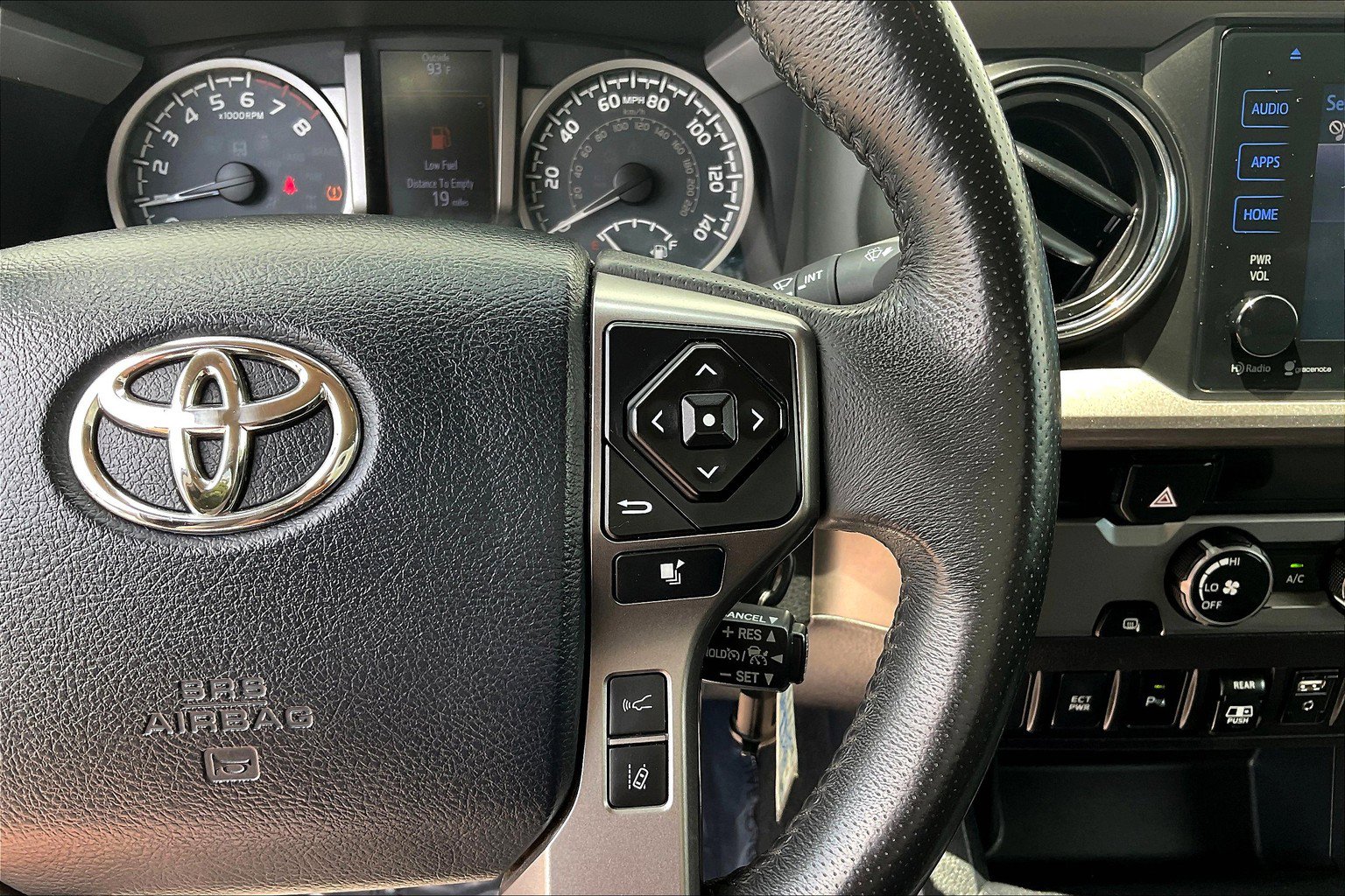 Used 2018 Toyota Tacoma SR5 RWD image 19