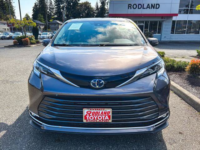 Certified 2021 Toyota Sienna Limited AWD/4WD image 4