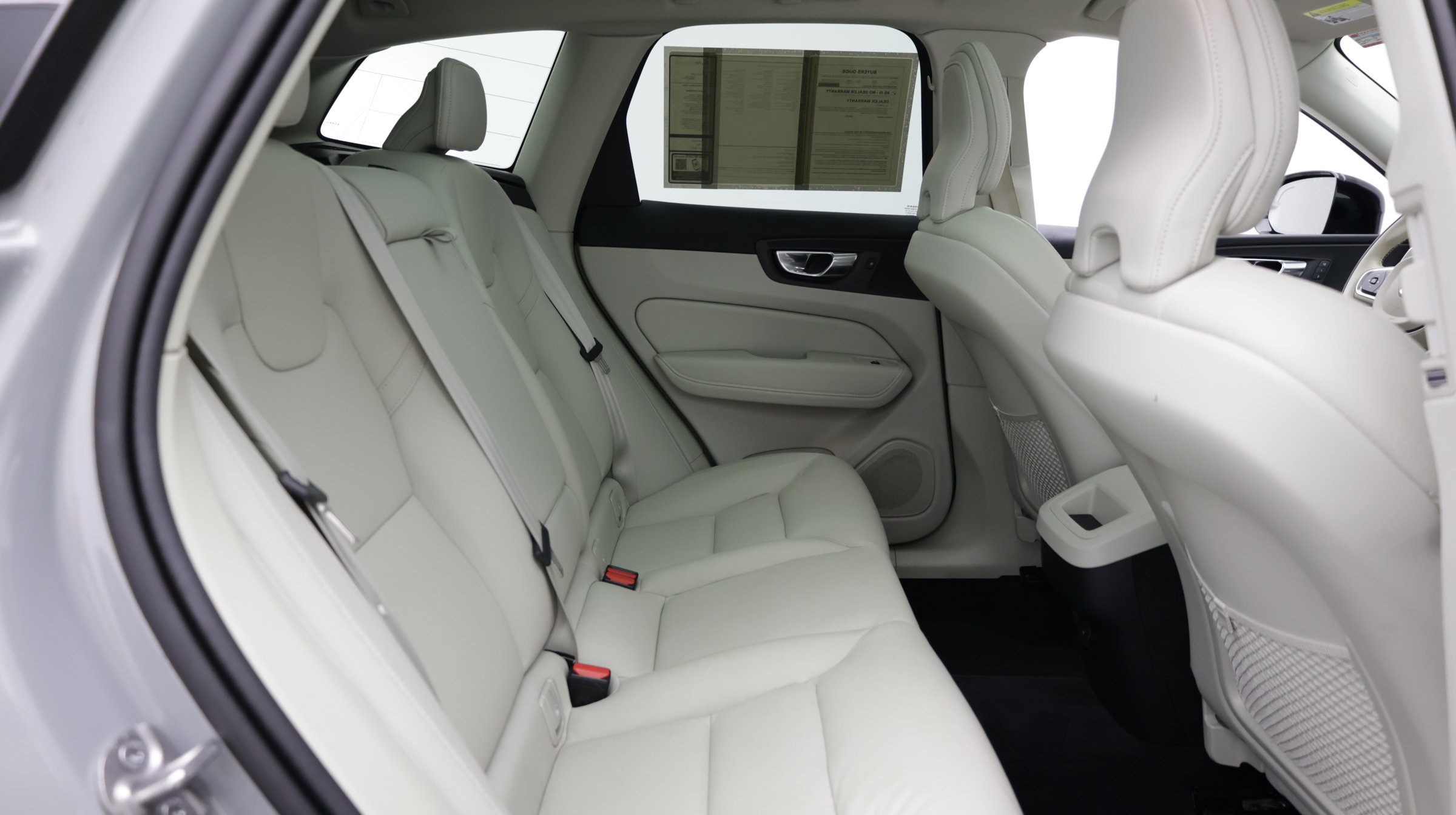 Used 2024 Volvo XC60 B5 Plus AWD/4WD image 32