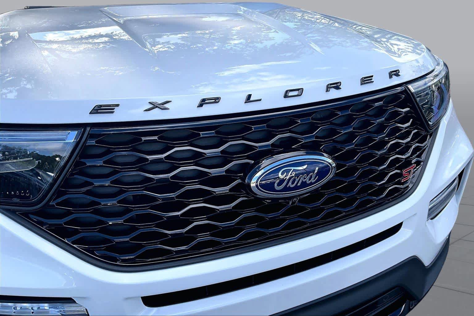 Used 2023 Ford Explorer ST w/ Equipment Group 401A AWD/4WD image 30