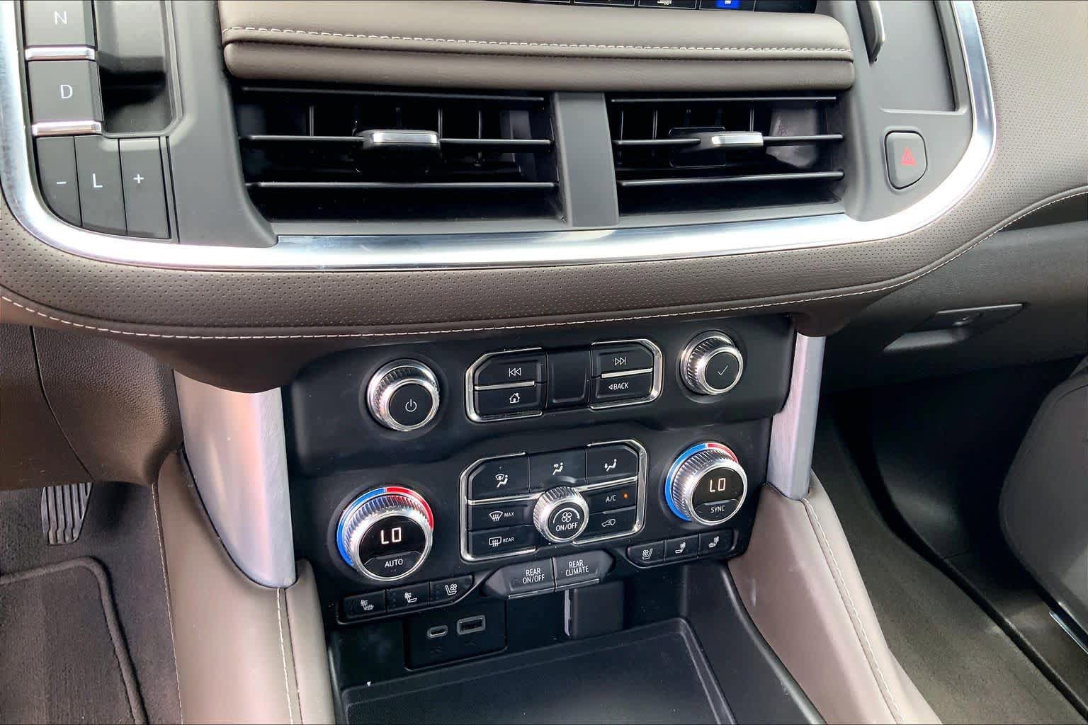 Used 2022 GMC Yukon SLT w/ SLT Premium Package AWD/4WD image 34