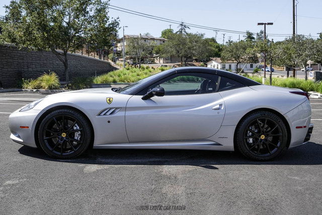 Used 2012 Ferrari California RWD image 15