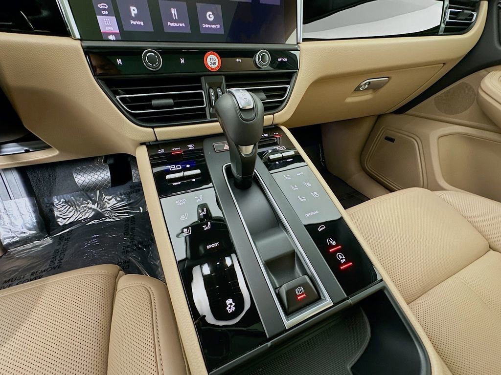 Used 2025 Porsche Macan image 19