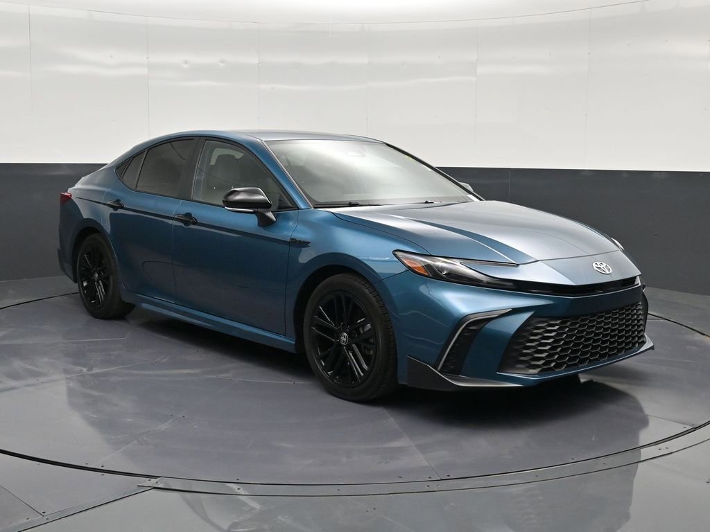 Used 2025 Toyota Camry SE w/ Convenience Package image 5