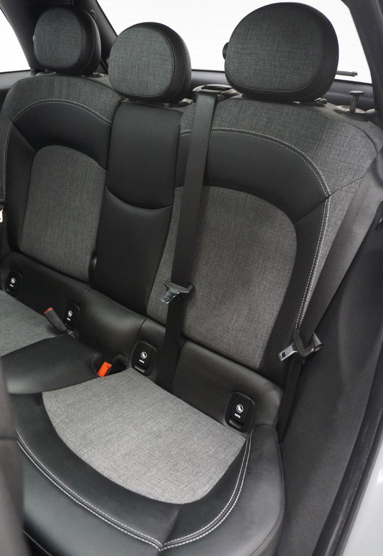 Used 2022 MINI Cooper 4-Door Hardtop FWD image 5