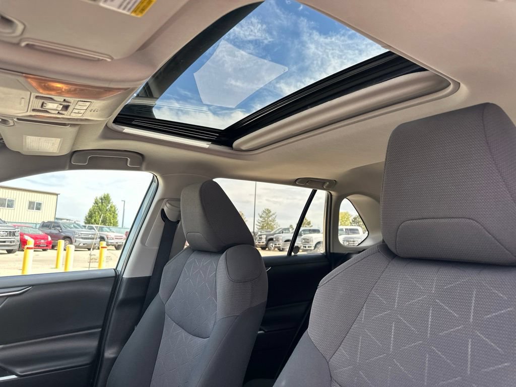 Used 2019 Toyota RAV4 XLE w/ Convenience Package AWD/4WD image 17