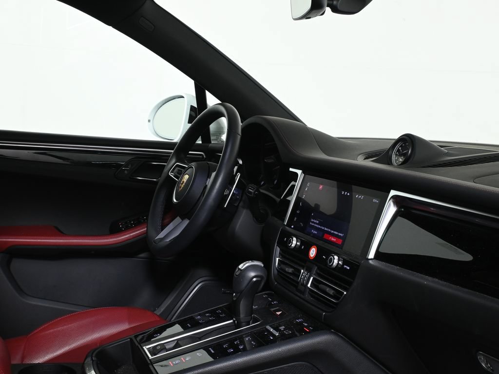 Used 2024 Porsche Macan AWD/4WD image 9