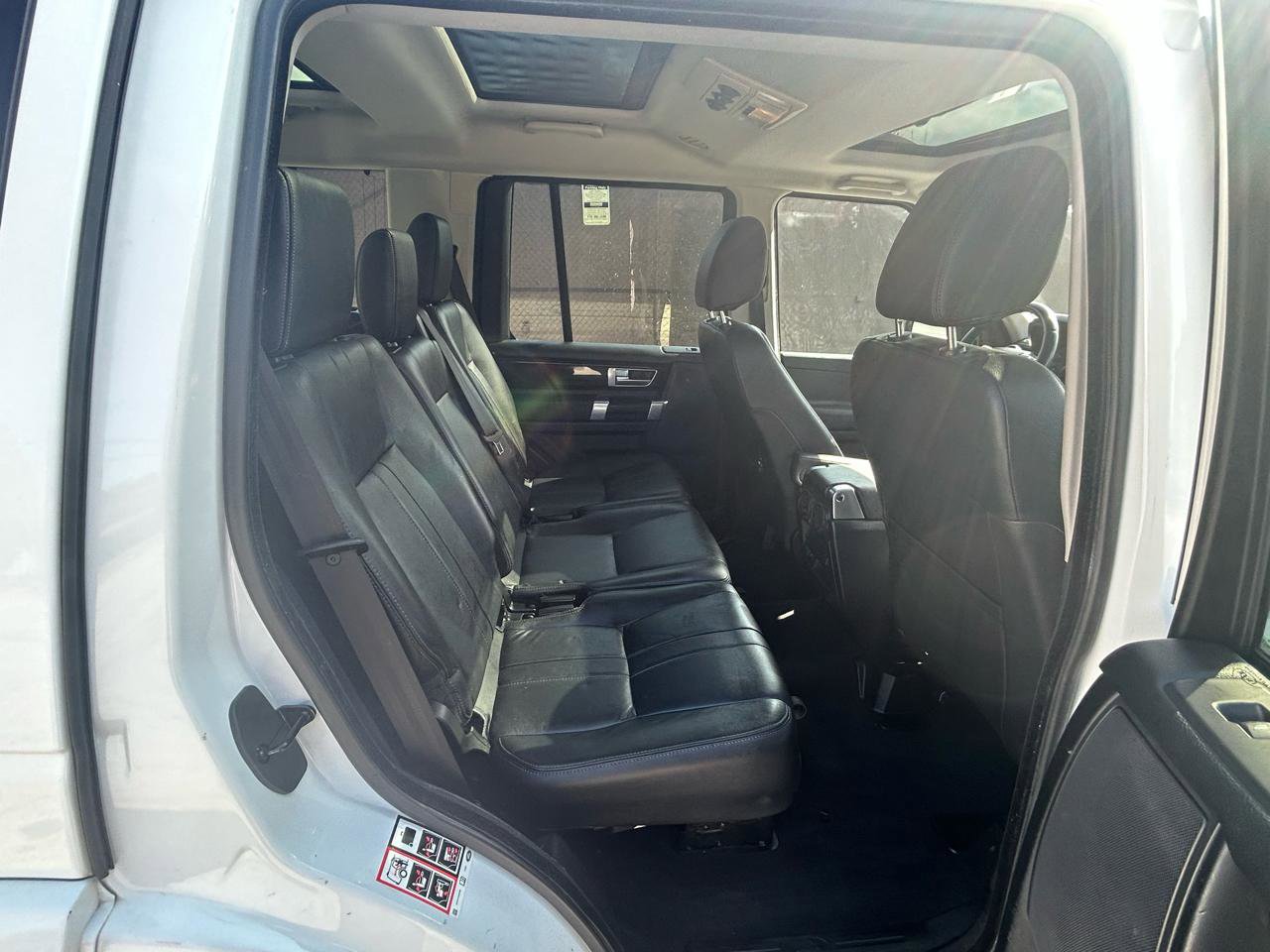 Used 2016 Land Rover LR4 HSE Silver Edition AWD/4WD image 19