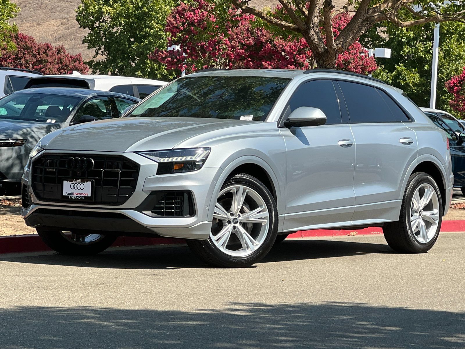 Used 2023 Audi Q8 Premium Plus w/ Premium Plus Package AWD/4WD image 2
