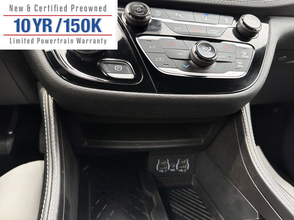Used 2025 Chrysler Pacifica Limited image 22