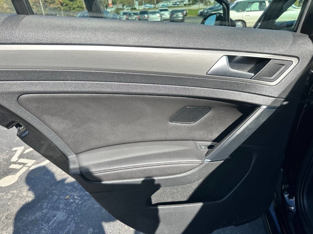 Used 2015 Volkswagen Golf S image 22