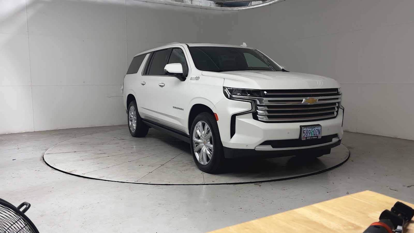 Used 2024 Chevrolet Suburban High Country w/ Premium Package AWD/4WD image 3