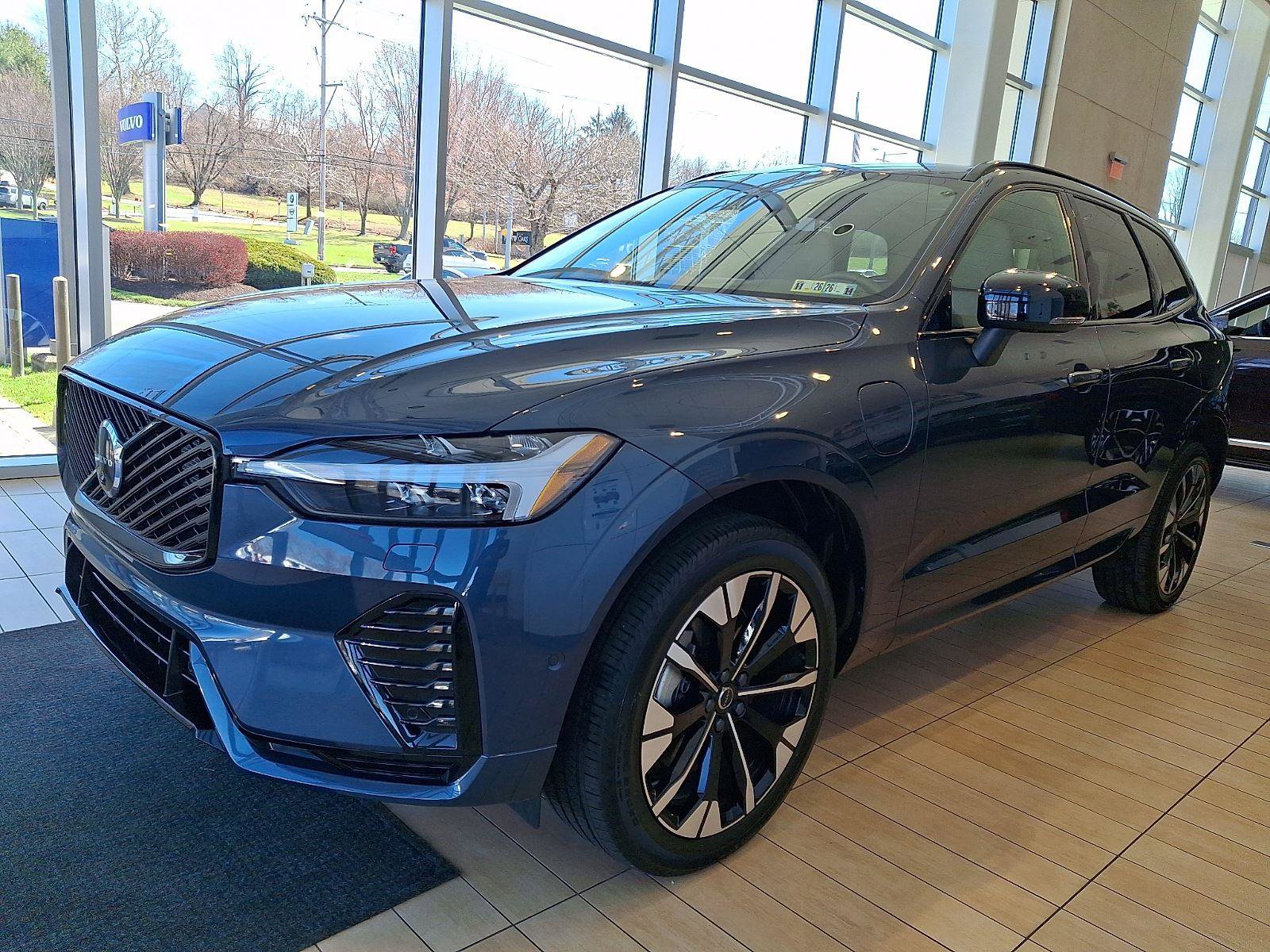 Used 2026 Volvo XC60 T8 Plus w/ Climate Package image 2