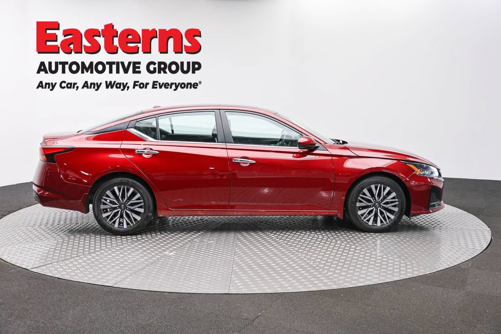 Used 2024 Nissan Altima 2.5 SV w/ SV Premium Package FWD image 4