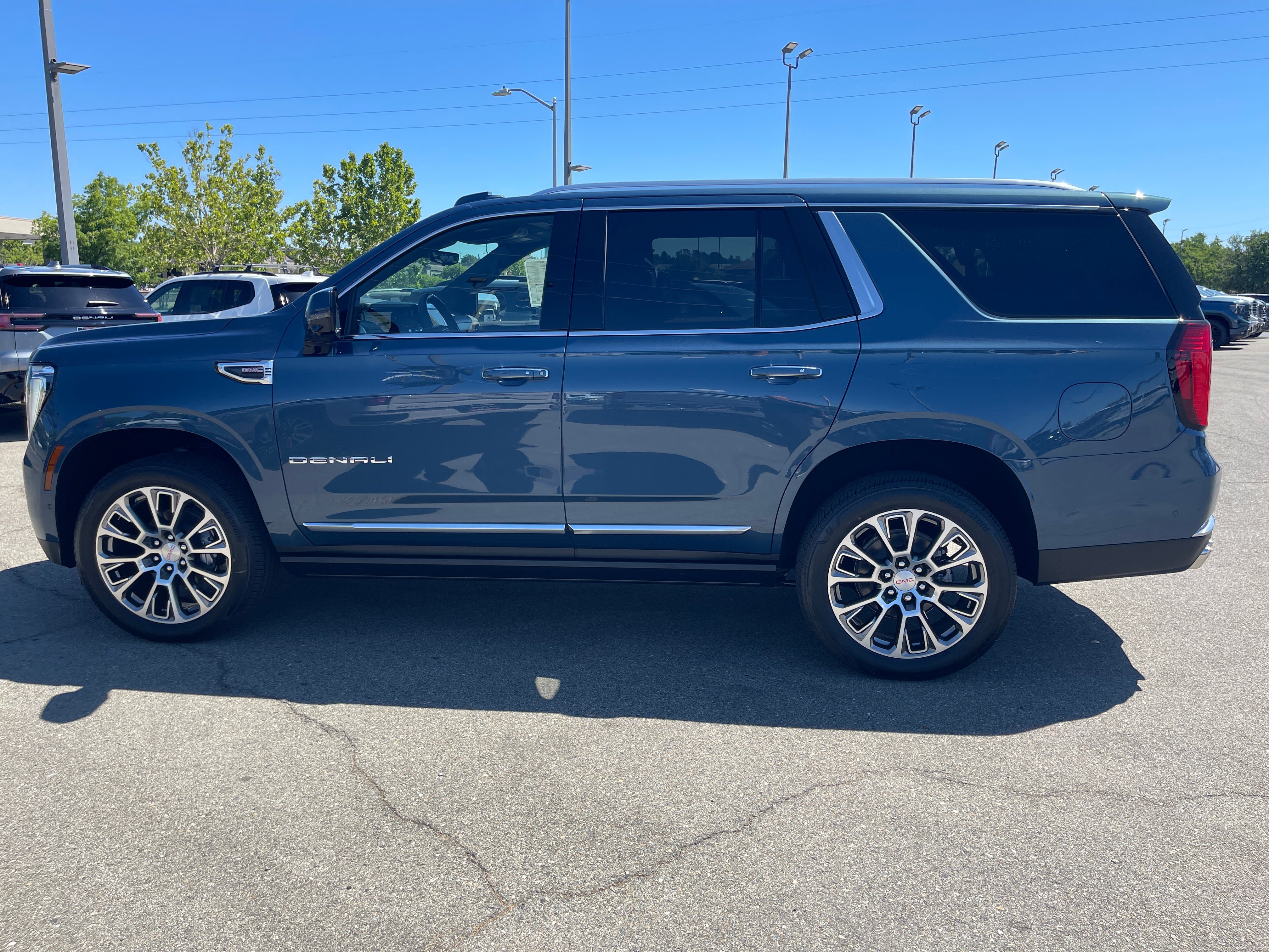 New 2026 GMC Yukon Denali w/ Denali Reserve Package AWD/4WD image 8