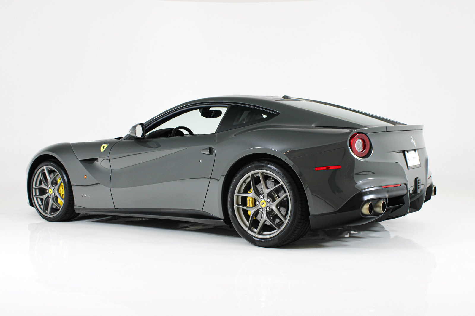 Used 2015 Ferrari F12 Berlinetta RWD image 8