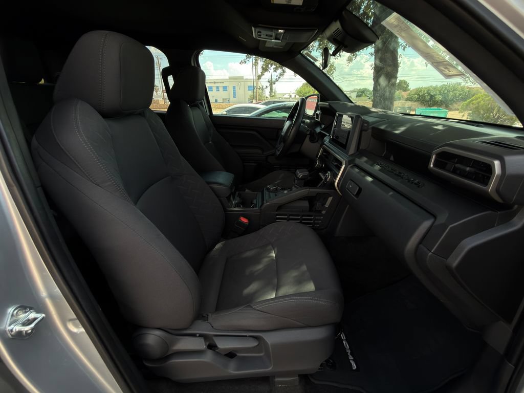 Used 2025 Toyota Tacoma SR AWD/4WD image 18