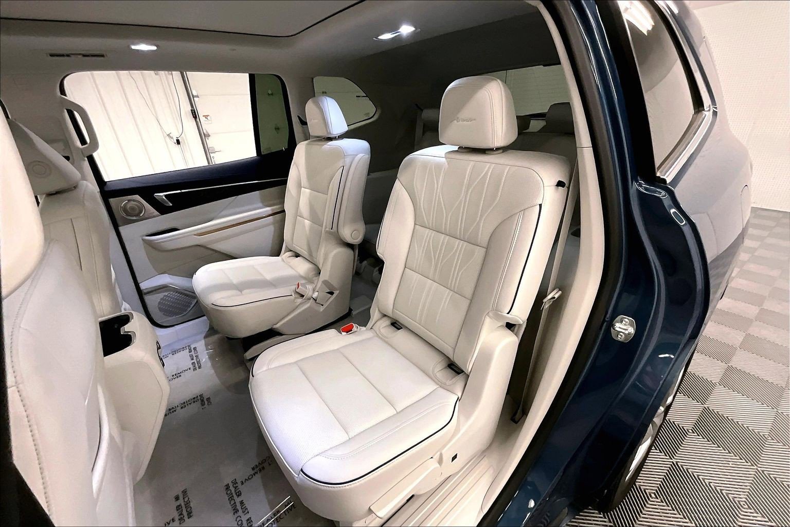 Used 2025 Buick Enclave Avenir w/ Super Cruise Package AWD/4WD image 25