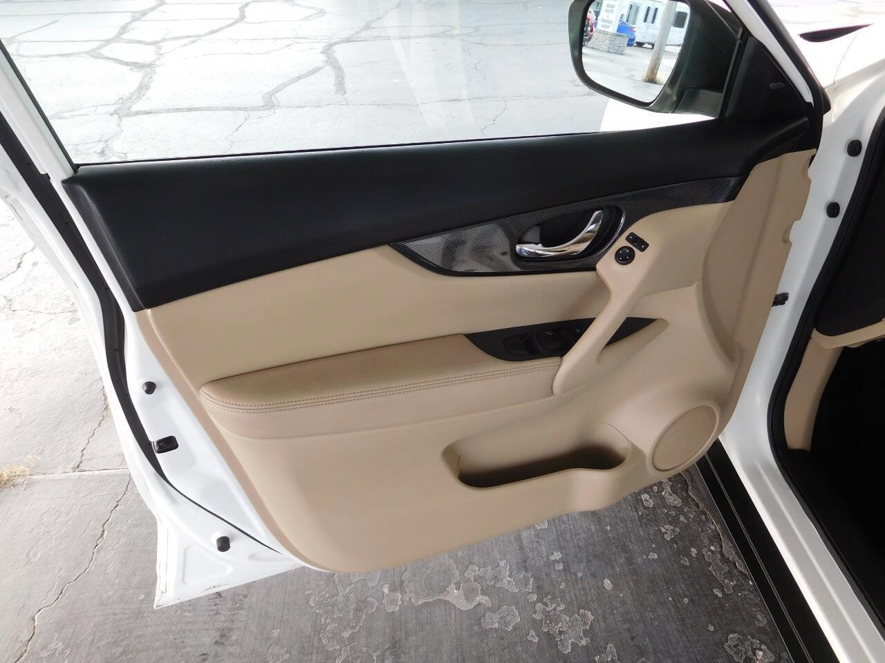 Used 2016 Nissan Rogue SL w/ SL Premium Package image 19