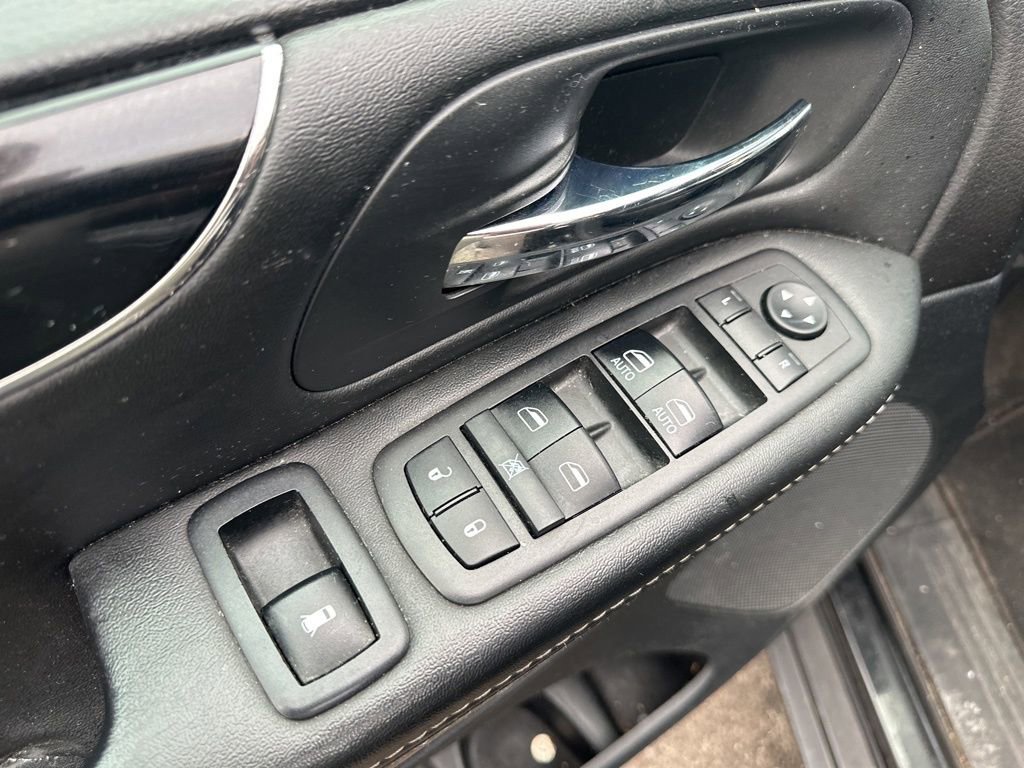 Used 2018 Dodge Grand Caravan SXT w/ Blacktop Package image 16