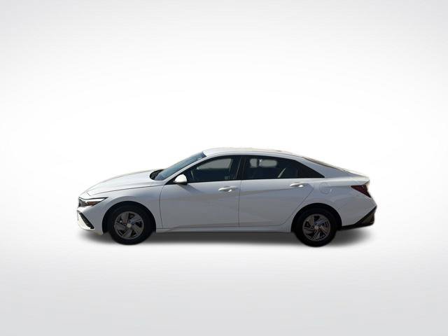 Used 2024 Hyundai Elantra SE FWD image 6