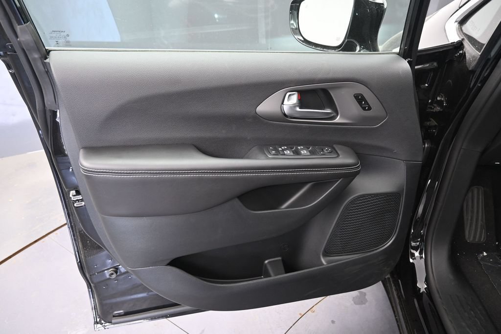 New 2027 Chrysler Pacifica Select w/ Family Tech Group FWD image 13