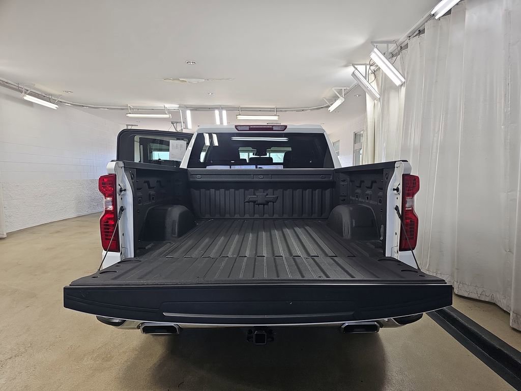 Used 2023 Chevrolet Silverado 1500 LT AWD/4WD image 15