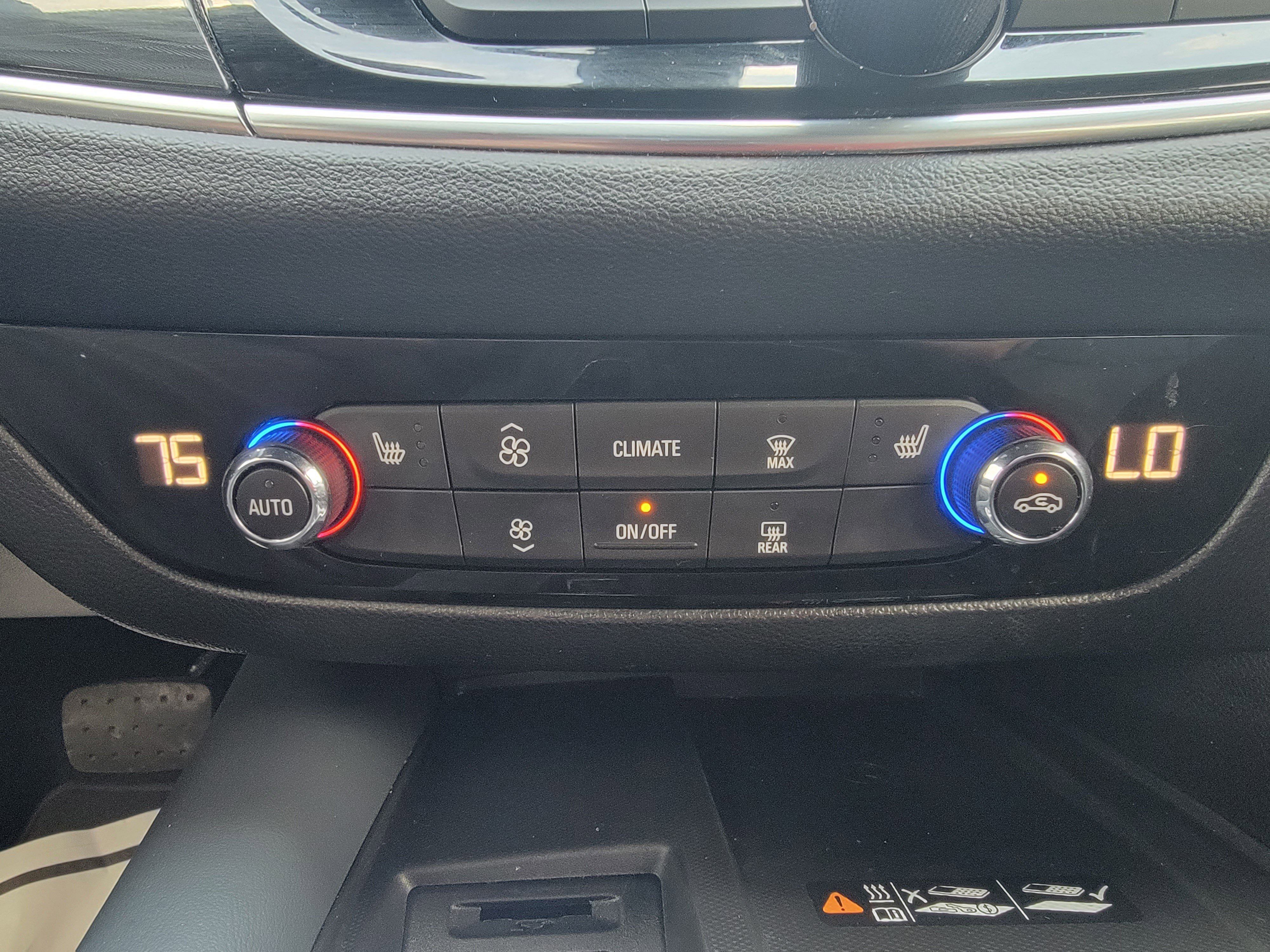 Used 2023 Buick Enclave Essence image 26