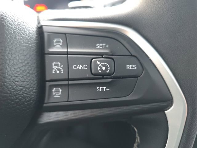 Used 2025 Jeep Grand Cherokee Laredo X AWD/4WD image 19