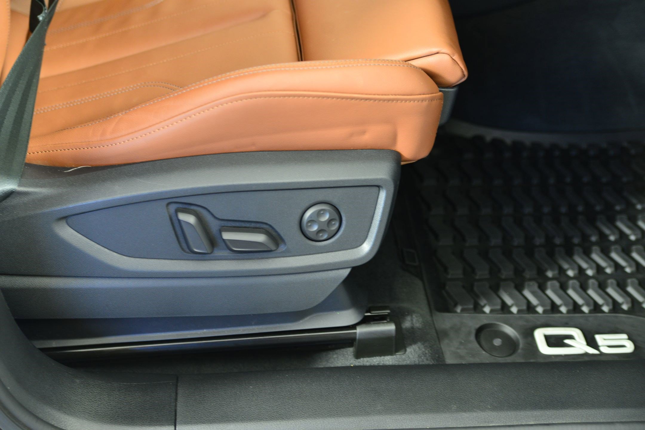 Certified 2025 Audi Q5 e Premium image 10