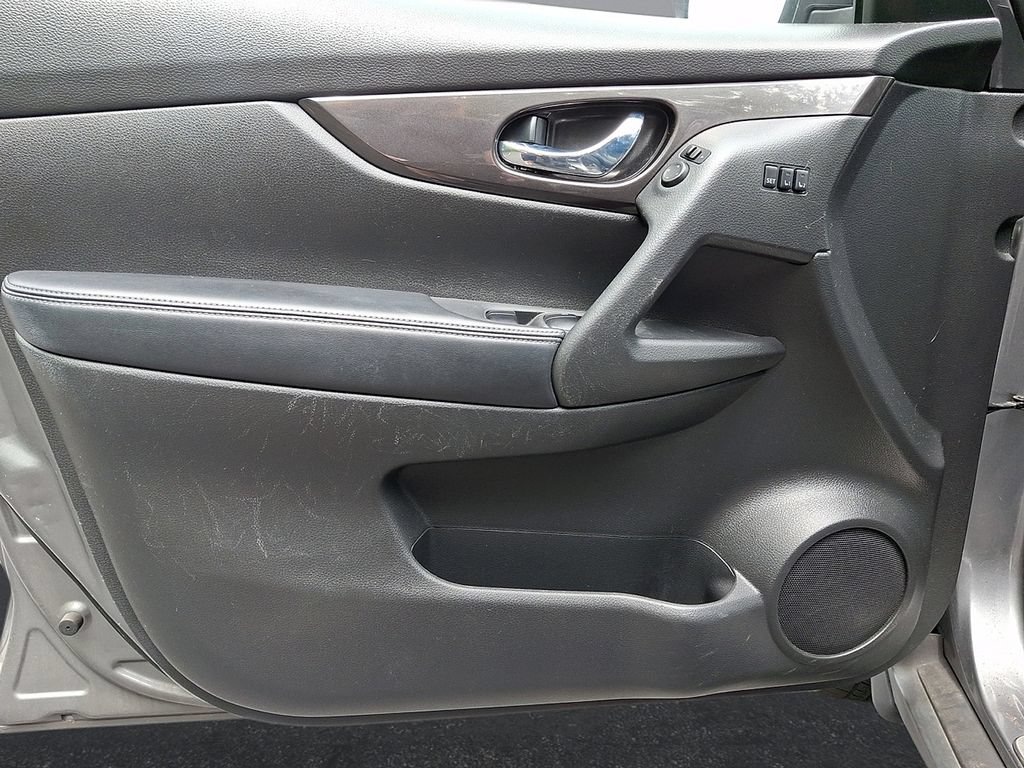 Used 2019 Nissan Rogue SV w/ Premium Package FWD image 10