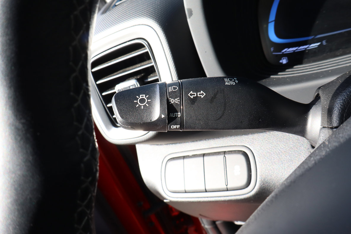 Used 2025 Hyundai Venue SEL image 16